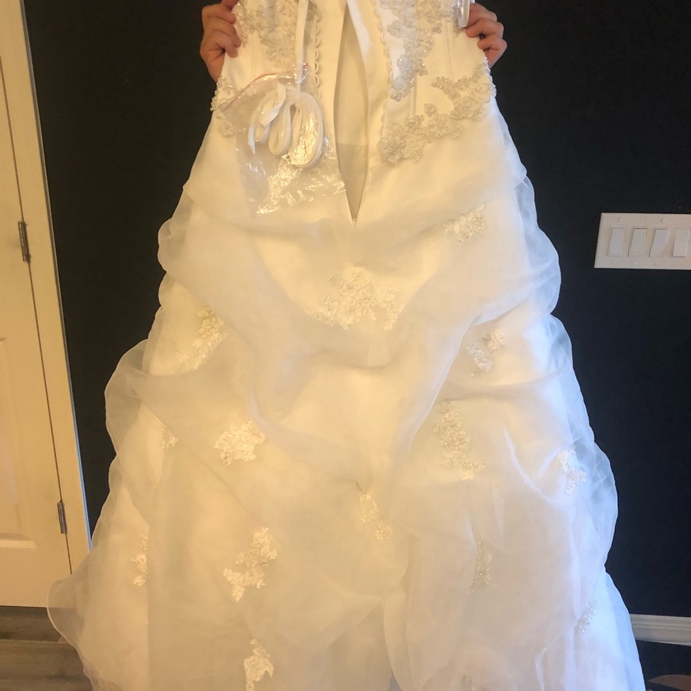 Size 10 Ivory Wedding Dress. New with Tags - Picture 4 of 8